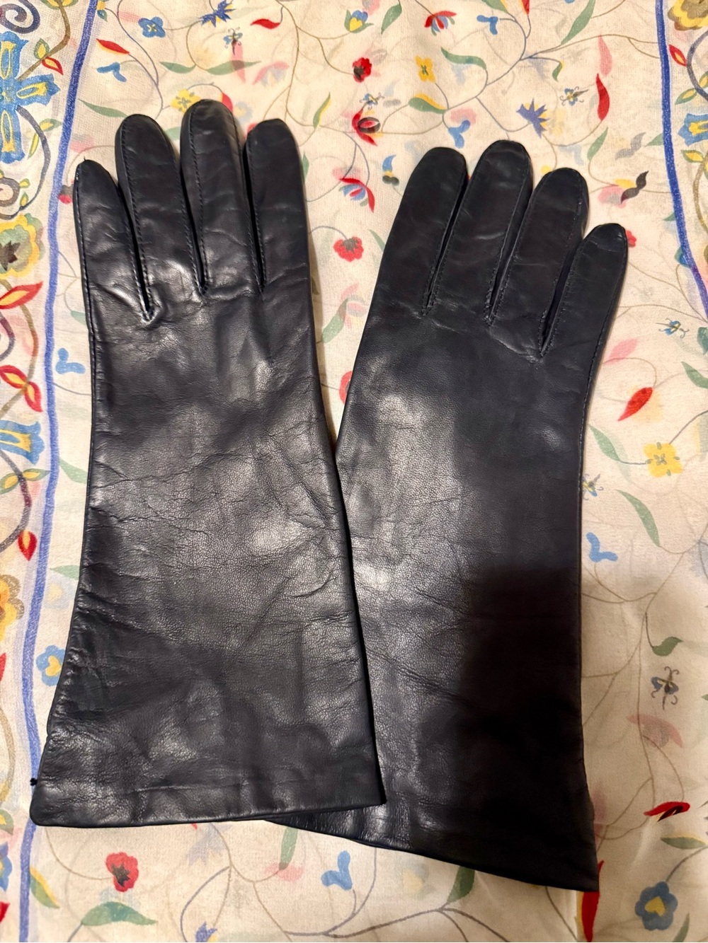 Fownes Genuine Women's Black Leather Gloves with 100% silk Lining